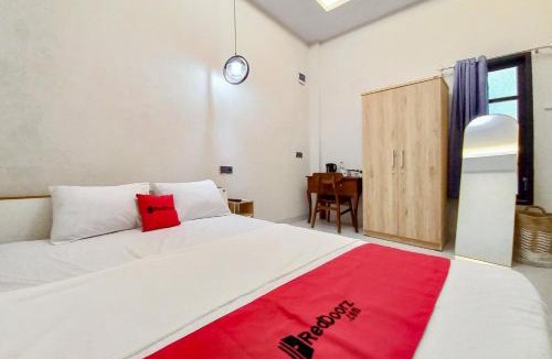 Pekanbaru Hotel | RedDoorz Plus Syariah at KAVA Living Pekanbaru