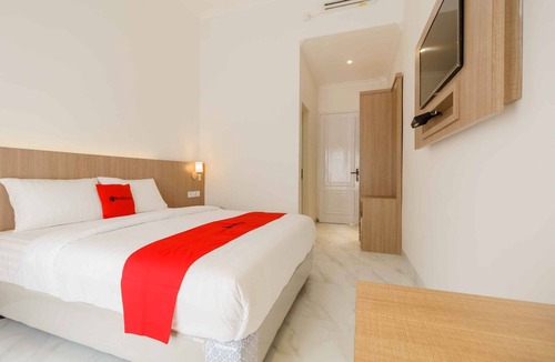 Padang House | RedDoorz Plus Syariah @ Jalan Dr Sutomo Padang