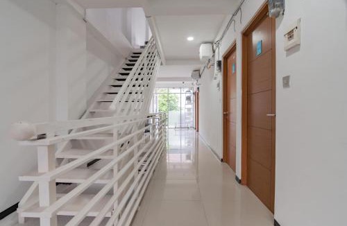 Bandung Hotel | RedDoorz Syariah At Afifah Guest House near Bikasoga Sport Center