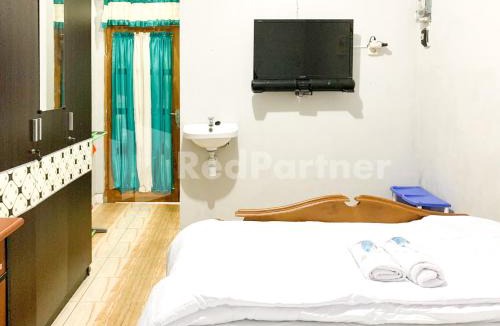 Sleman Hotel | RedDoorz Syariah at De KostMarto UTY