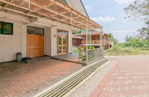 Parongpong Hotel | RedDoorz Syariah at Eco Pesantren Daarut Tauhid