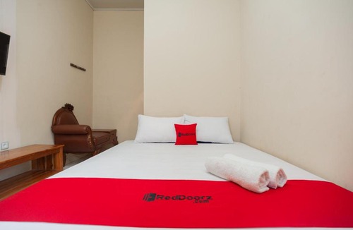 Rajabasa Hotel | RedDoorz Syariah at The Saka