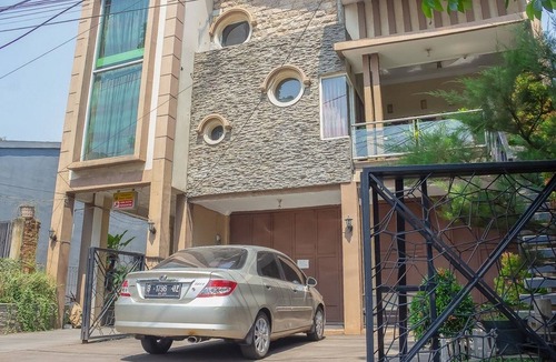 Cikampek House | RedDoorz Syariah near Pasar Modern Cikopo