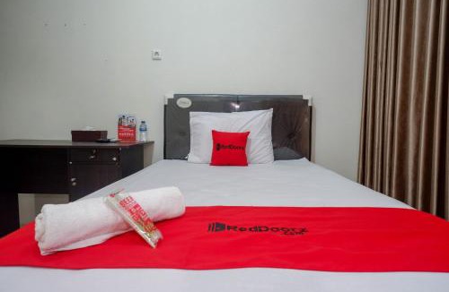 Depok Hotel | RedDoorz Syariah near RS Hermina Yogyakarta
