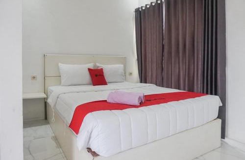 Batu Hotel | RedDoorz Syariah @ Raya Punten Batu