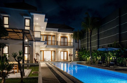 Renon Villa | RL Villa Sanur Spacious Pool