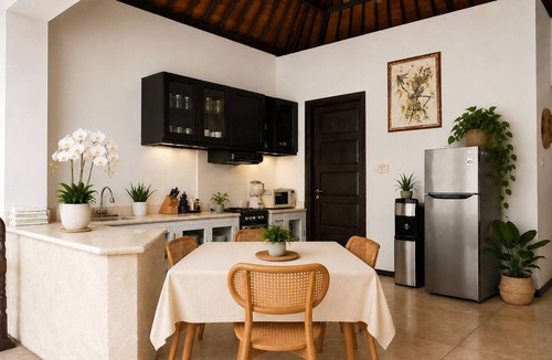 Pecatu Villa | Roberto Villas, A Short Scooter Drive to The PadangPadang and Bingn Beach