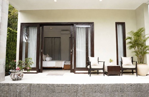 Pecatu Villa | Roberto Villas, A Short Scooter Drive to The PadangPadang and Bingn Beach