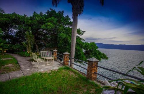 Simanindo House | Romlan Guesthouse