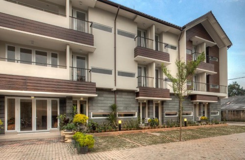 Ragunan Hotel | Rumah Kamang Residence near Ragunan Zoo