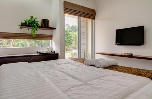 Ragunan Hotel | Rumah Kamang Residence near Ragunan Zoo
