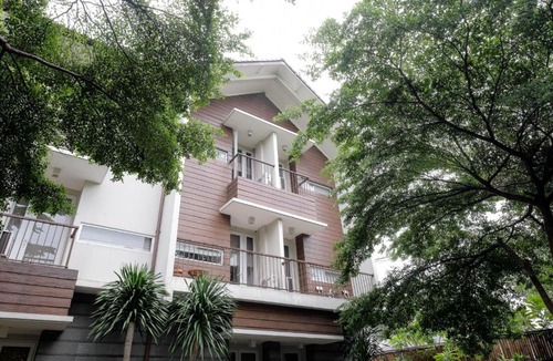 Ragunan Hotel | Rumah Kamang Residence near Ragunan Zoo