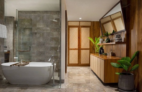 Ubud Resort | Scenic Balinese Suite with Rice Field Views, Soaking Tub & Spacious Living