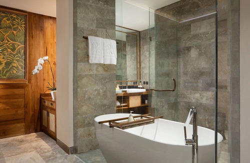 Ubud Resort | Scenic Balinese Suite with Rice Field Views, Soaking Tub & Spacious Living