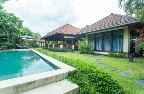 Sunset Road Villa | Spacious 4BR Private Estate w-Big Garden and Pool Central Seminyak