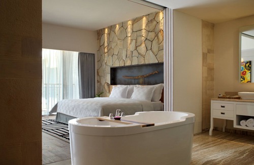 North Legian Hotel | Spacious Modern Suite with Free Minibar Items (T Sand Suite13)