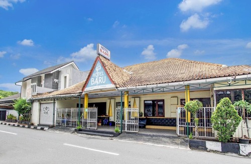 Central Yogyakarta House | Spacious Triple Suite for Groups with Free WiFi