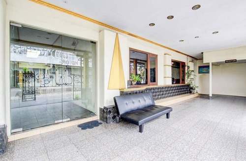 Central Yogyakarta House | Spacious Triple Suite for Groups with Free WiFi