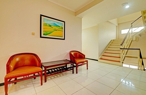 Semarang House | Spacious Triple Suite for Groups with Free WiFi