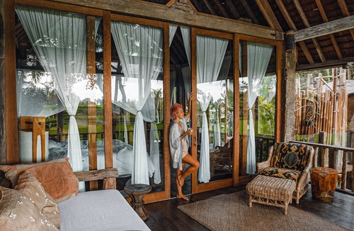 Petulu Hotel | Stone House