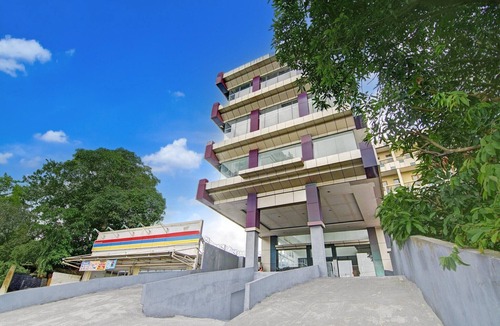 Pekanbaru House | Stylish DBL Suite Escape W/Free WiFi and Parking