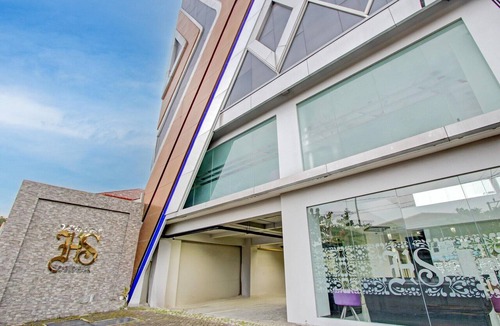 Semarang Utara House | Stylish DBL Suite Escape W/Free WiFi and Parking