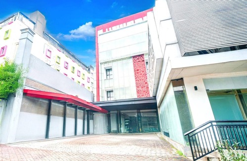 Gambir House | Stylish DBL Suite Escape W/Free WiFi and Parking
