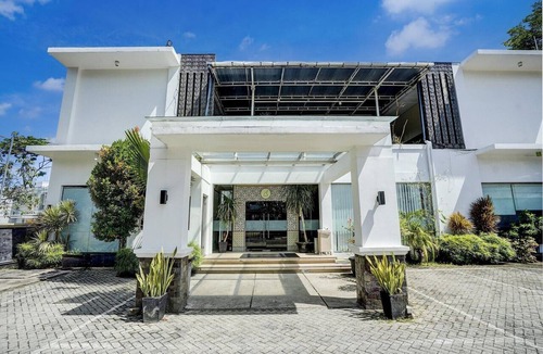 Padang House | Stylish DBL Suite Escape W/Free WiFi and Parking