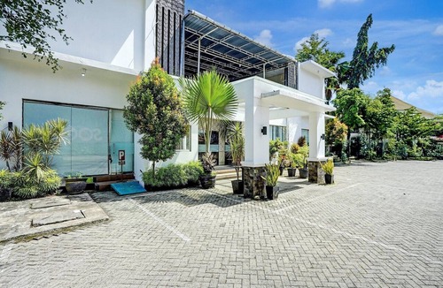 Padang House | Stylish DBL Suite Escape W/Free WiFi and Parking