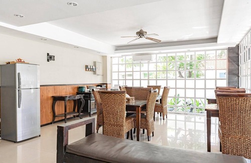 Tuban House | Stylish DBL Suite Escape W/Free WiFi and Parking
