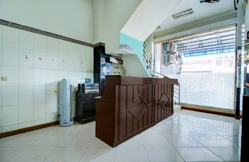 Depok House | Stylish DBL Suite Escape W/Free WiFi and Parking
