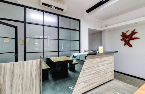 Cipaganti House | Stylish Delux Twin Stay with Free WiFi and Parking