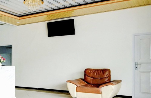 Padang House | Stylish Double Suite Escape with Parking Access