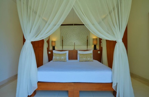 Laksmana Villa | Stylish & Elegant 2BR Luxury Villa, Seminyak - Private Bar & Kitchen!