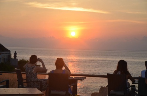 Mushroom Bay Resort | Sunset Villa & Café Lembongan