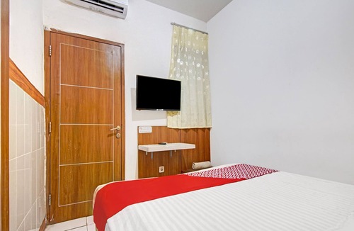 Kelapa Gading Barat Hotel | Super OYO 90422 Mall Of Indonesia