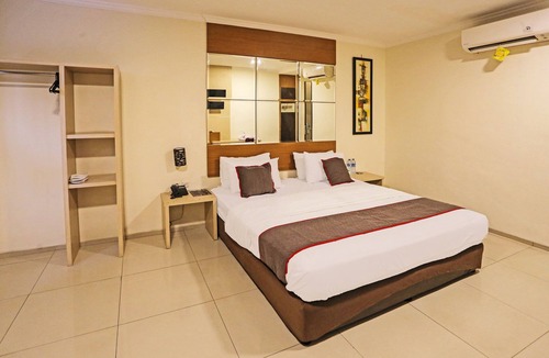Serpong Hotel | Super OYO Townhouse OAK Hotel Fiducia Serpong