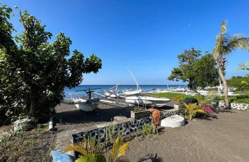 Abang Villa | The Hidden Escapes Amed- 2BR Beachfront Villa with Direct Beach Access