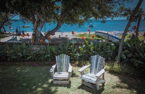 Lovina Cabin | ❤ The loveshack: a romantic beachfront bungalow ❤