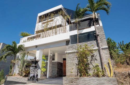 Taman Griya Villa | The Mimpi Villa