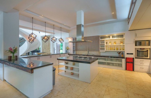 Berawa Villa | The ultimate Bali beachside getaway at Villa Kaira Estate, a 7-bedroom luxury villa in Berawa, Canggu. The Estate offers daily breakfast, a full-time private chef, airport transfers, complimentary massages, housekeeping, and a dedicated driver.