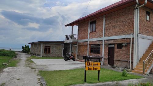 Tuk Tuk Bed & Breakfast | Toba Sunset