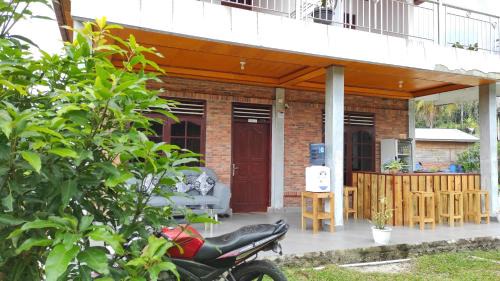 Tuk Tuk Bed & Breakfast | Toba Sunset