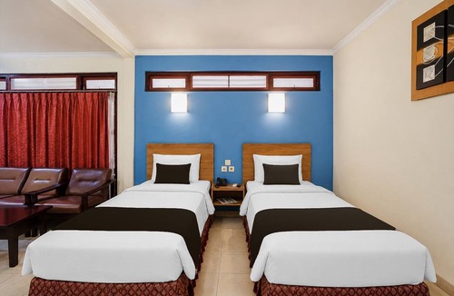 Jember Hotel | Townhouse Oak Hotel Lestari
