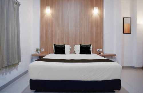 Padang Hotel | Townhouse Oak Polamas Residence