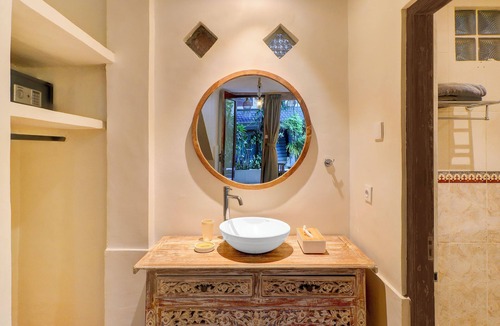 Downtown Kuta Hotel | Townhouse Oak Su's Cottage Near Legian Beach
