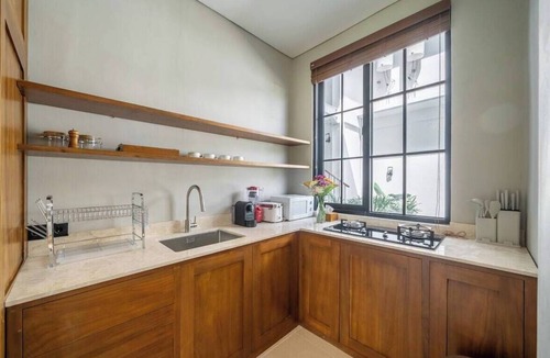 Melayang House | Tranquil 2BR Flat in Central Ubud w Pool & Kitchen