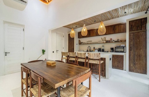 Melayang Villa | Tropical 3BR Gem w Huge Pool+Prime Ubud Location