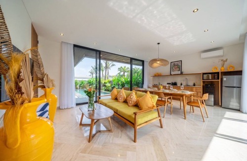 Melayang Villa | Tropical 3BR Oasis in Ubud w Private Pool & Patio