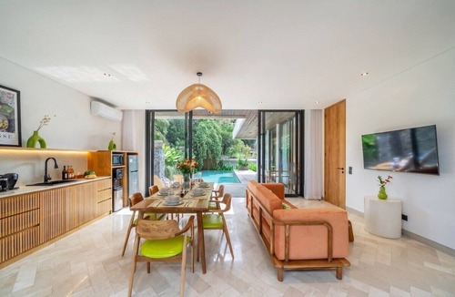 Melayang Villa | Tropical 3BR Villa in Ubud w Pool, Patio & Garden
